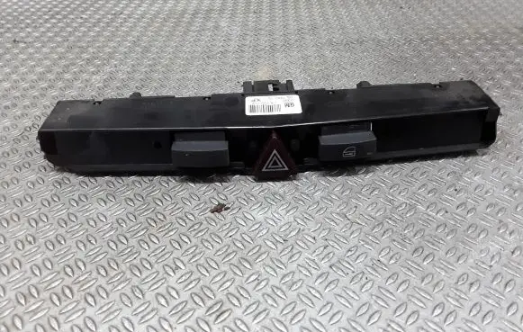 Opel Astra H Hazard light switch 13100105