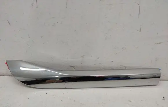 Nissan Leaf II (ZE1) Rear bumper trim bar molding KE7605505C
