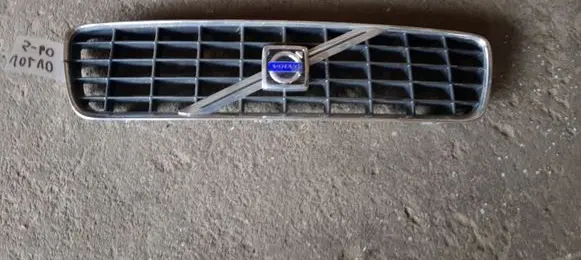 Volvo S60 Front bumper upper radiator grill 9190740