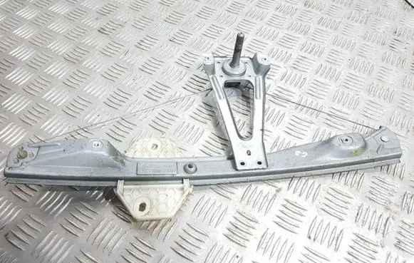Rear door manual window regulator
