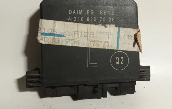 Mercedes-Benz E W210 Door control unit/module 2108207526 37845511
