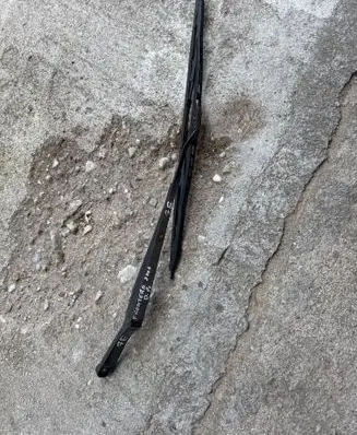 Opel Frontera B Front wiper blade arm
