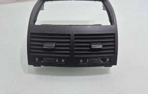 Volkswagen Touareg I Dash center air vent grill 7L6819727AH