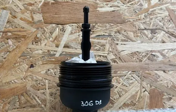 BMW 5 E39 Oil filter cover 22473799 2247379 8792095