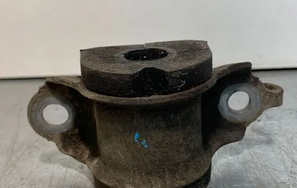 Subaru Forester SJ Sway bar bush bracket, rear 