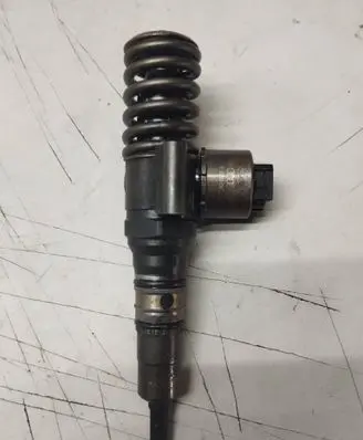 Volkswagen Touran I Fuel injector 03G130073G