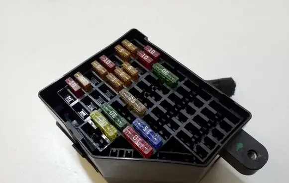 Volkswagen PASSAT B6 Fuse module 3C1941824