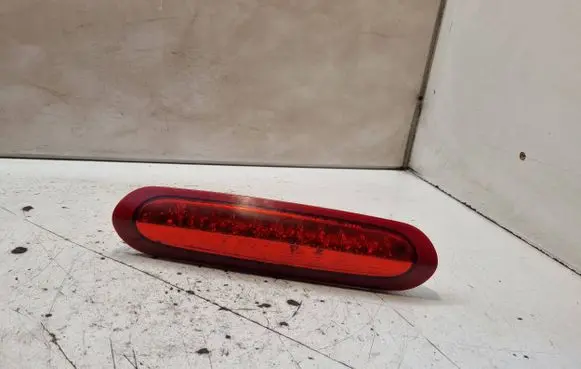 KIA Carens II Third/center stoplight