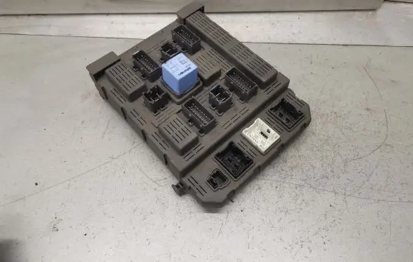 Peugeot 607 Fuse module 9645585580