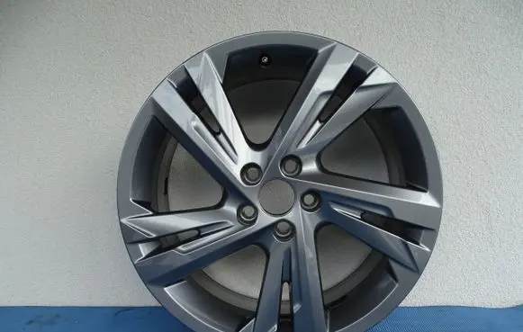 Volkswagen Taigo R17 alloy rim 2G7601025E