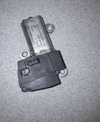 BMW 5 E39 Wiper motor 8361640