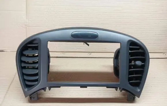 Nissan Juke I F15 Dash center air vent grill