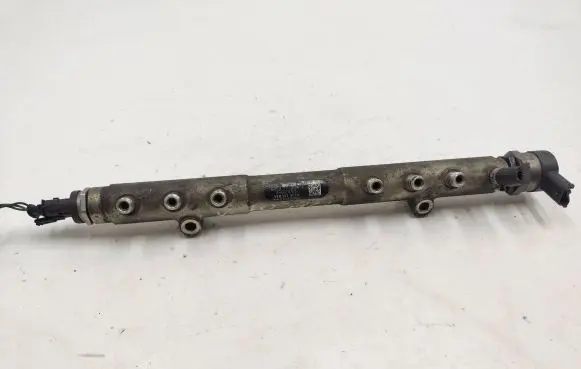 Volvo V70 Fuel main line pipe 30757146 0445215023