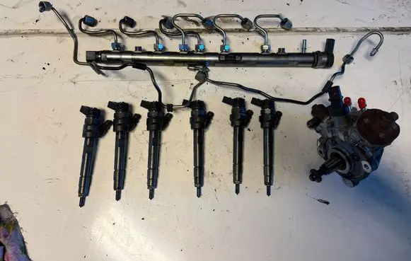 BMW X5 F15 Fuel injection system set 0445110616 7805423 7823463