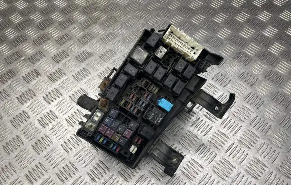 Mazda 6 Fuse module 71545281
