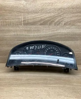 Opel Vectra C Speedometer (instrument cluster) 13136733JA