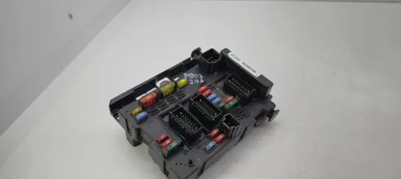 Peugeot 807 Fuse module 9657608780