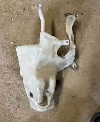 Mitsubishi Carisma Windshield washer fluid reservoir/tank E445R010003