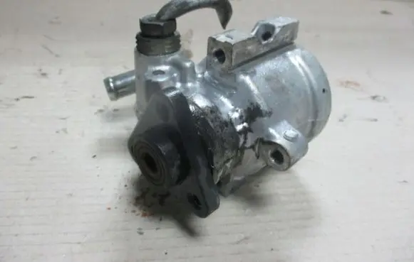 Jeep Grand Cherokee Power steering pump 52088582AA