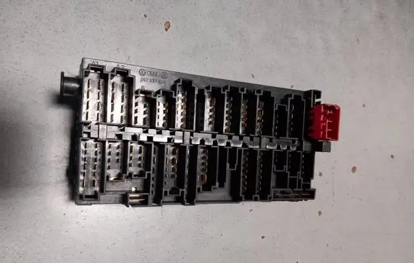 Volkswagen Polo III 6N 6N2 6NF Fuse box set 357937039