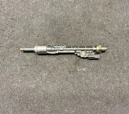 BMW 4 F32 F33 Fuel injector 7639994