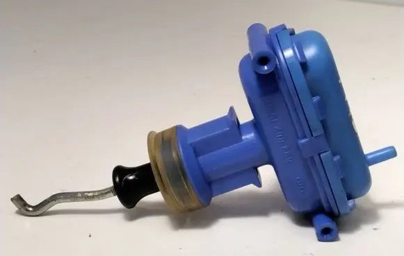 Audi 80 90 S2 B4 Central locking vacuum pump 893862153D