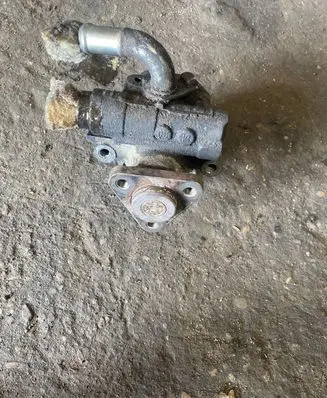 Volkswagen PASSAT B5.5 Power steering pump 8D0145156T