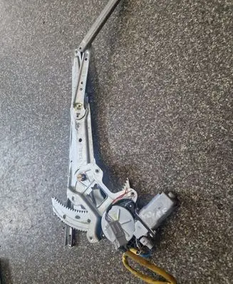 Honda HR-V Front door window regulator with motor