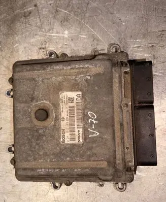 Volvo V70 Engine control unit/module 0281012103 1039S10667 30729826A