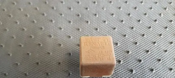 Opel Vivaro Other relay 7700810929