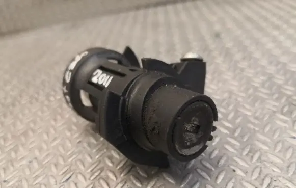 Mercedes-Benz C W204 Tailgate/boot open switch button 2047500061