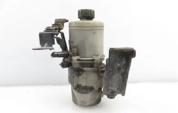 Volkswagen Polo IV 9N3 Power steering pump 6Q0423371A