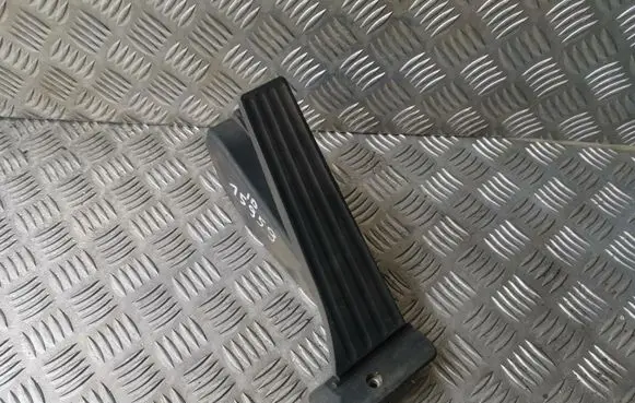 BMW 1 E81 E87 Accelerator throttle pedal 35426793742 6793742