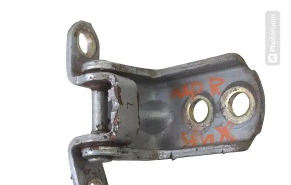 Nissan Maxima Front door lower hinge 8040140U00 8043040U00 8043040U01