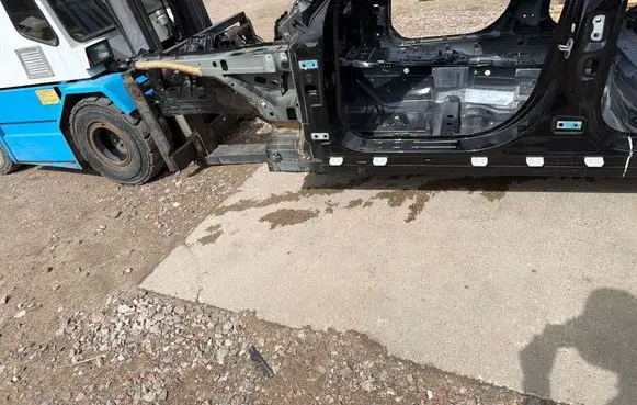 Mercedes-Benz E W214 Front quarter panel