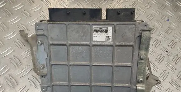 Toyota Verso Engine control unit/module 896610F211