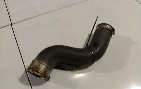 Nissan NV200 Intercooler hose/pipe