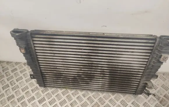 Opel Zafira B Intercooler radiator 13223395