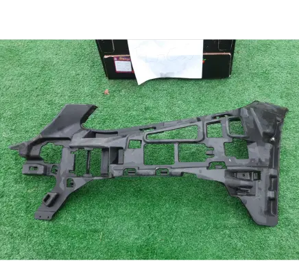 Mercedes-Benz C W205 Front bumper mounting bracket A2058850565