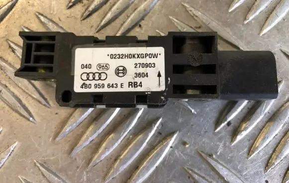 Audi A8 S8 D3 4E Airbag deployment crash/impact sensor 4B0959643E 270903 3604