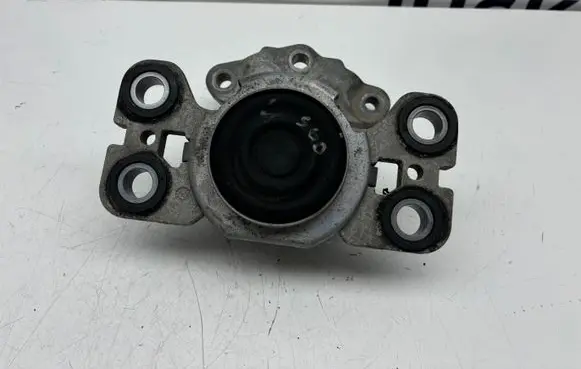 Engine mount bracket
