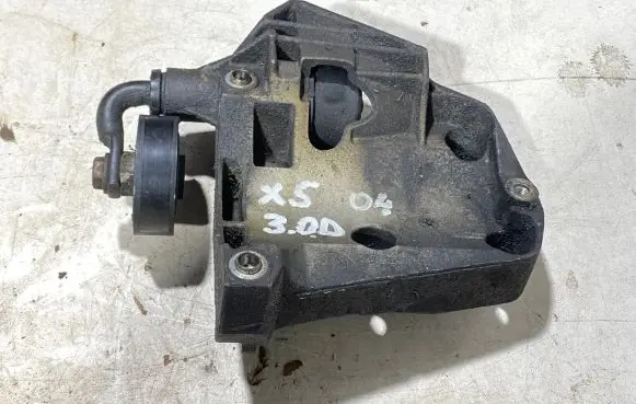 BMW X5 E53 Generator/alternator bracket 64557786708