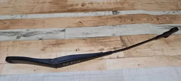 Opel Astra H Front wiper blade arm 13111219