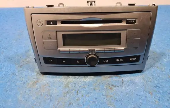 Toyota Avensis T270 Radio/GPS head unit trim 86120-05210