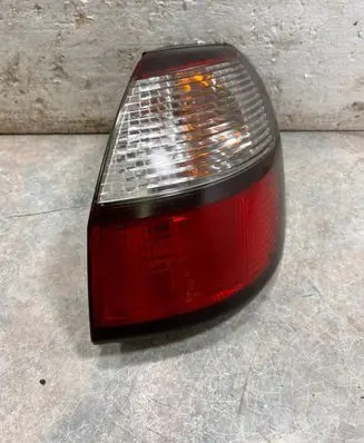 Subaru Legacy Rear/tail lights 22020806 8721 2201