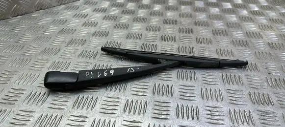 Mitsubishi Outlander Rear wiper blade arm