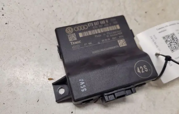 Audi A4 S4 B8 8K Gateway control module 8T0907468H