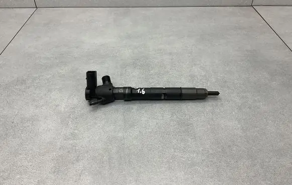 Volkswagen Golf VII Fuel injector 04L130277BD