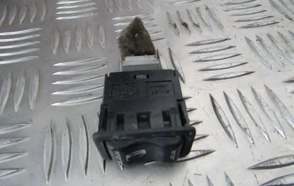 Nissan Primera Central locking switch button 
