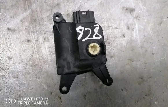Volkswagen Golf V Air flap motor/actuator 3C1907511